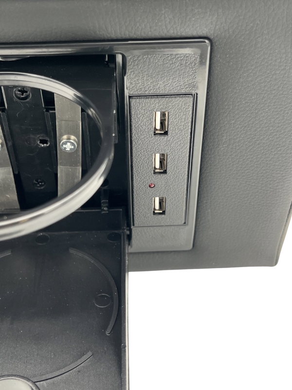 Staufach Mittelkonsole für Mercedes Vito W447 ab 2014 + Induktions  Ladeschale Schwarz glanz komplett mit RGB LED + Multi USB